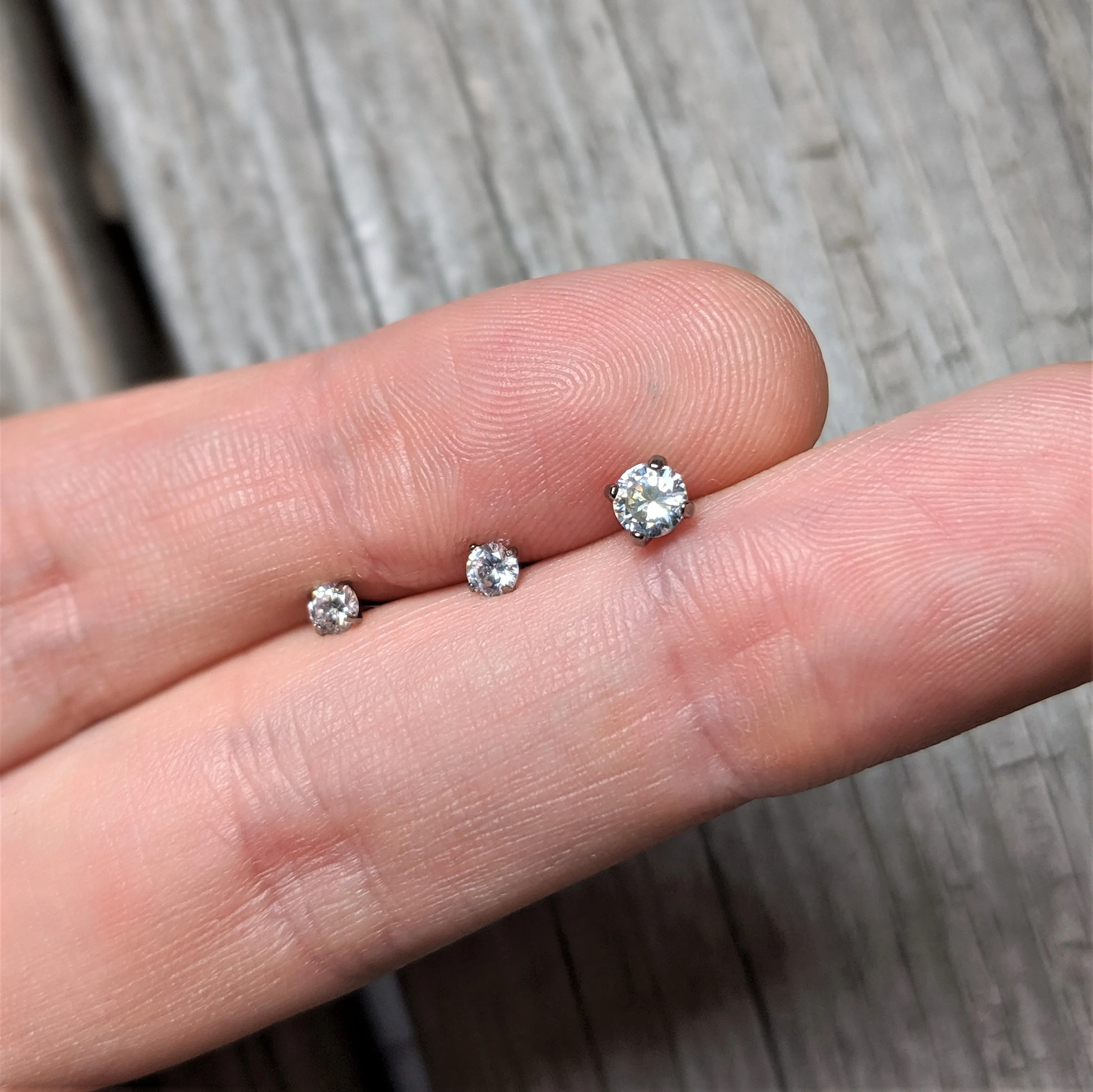 16 Gauge 1/4 Clear CZ Gem G23 Titanium 4mm Cartilage Tragus Earring