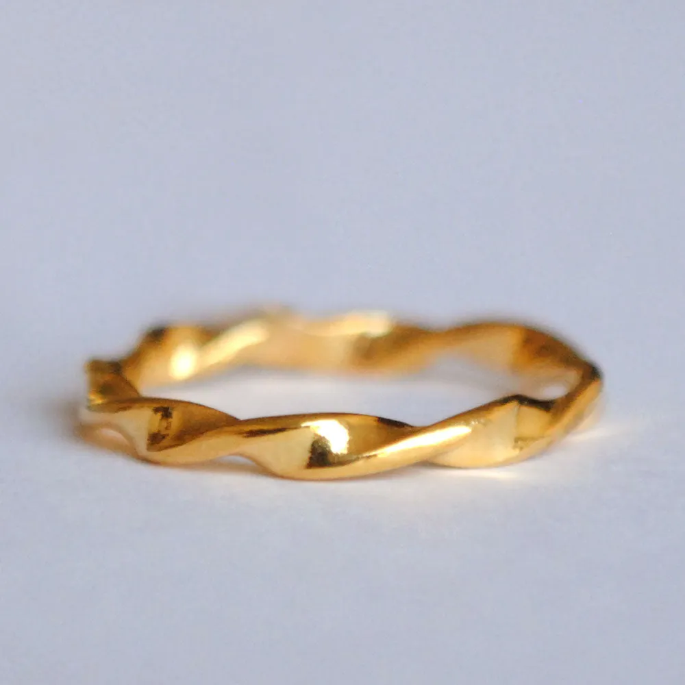 Full Eternity Solid Gold Mobius Twisted Ring
