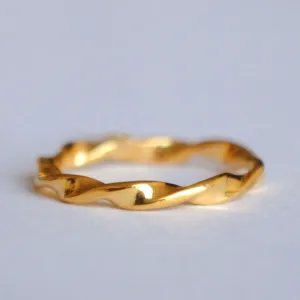 Full Eternity Solid Gold Mobius Twisted Ring