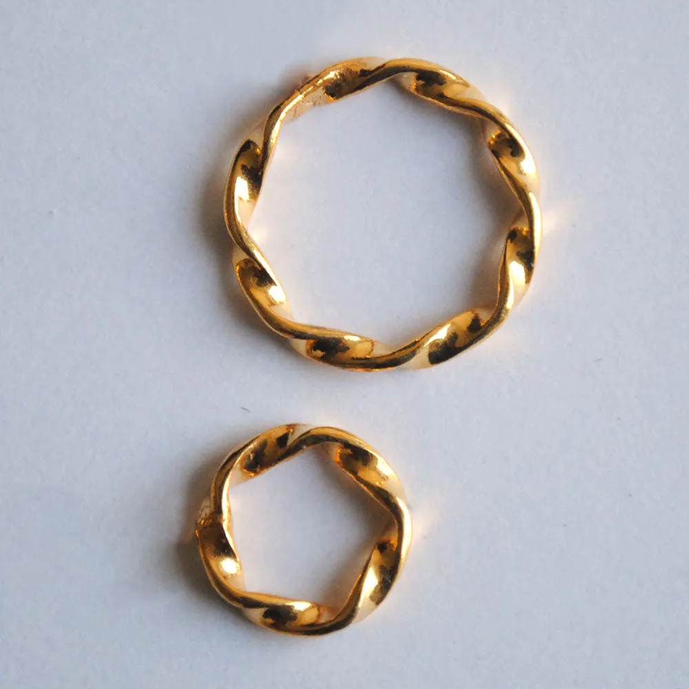 Full Eternity Solid Gold Mobius Twisted Ring