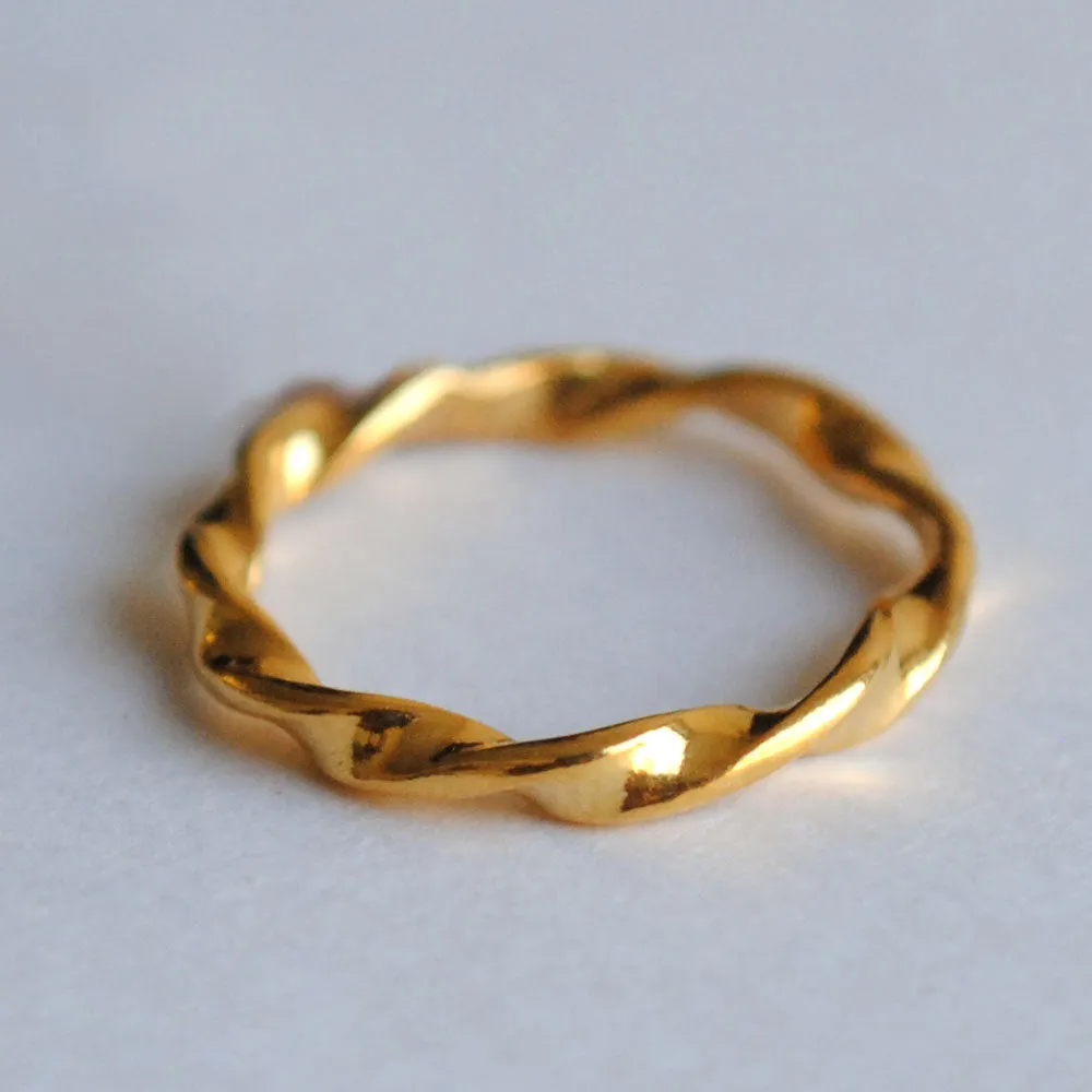 Full Eternity Solid Gold Mobius Twisted Ring