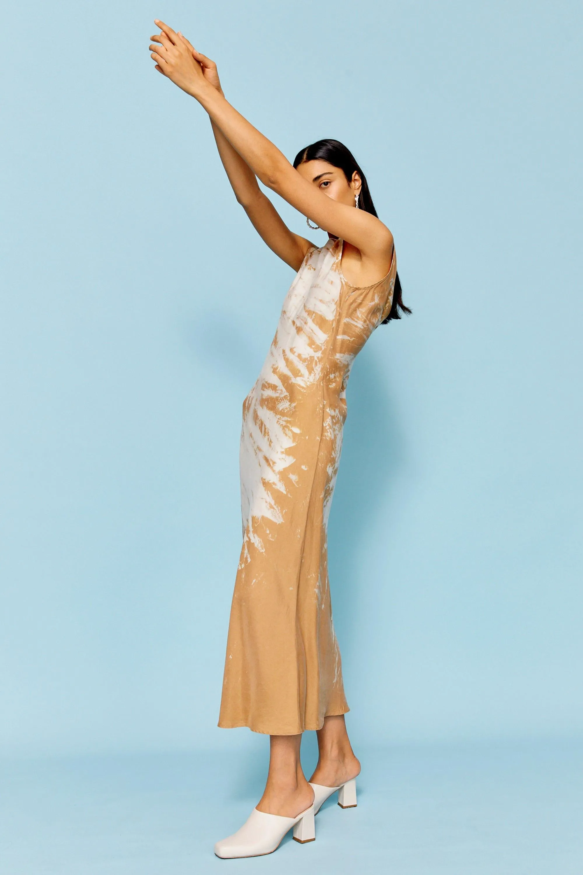 TWIST THROUGH BIAS TANK MAXI | TAN TIE DYE