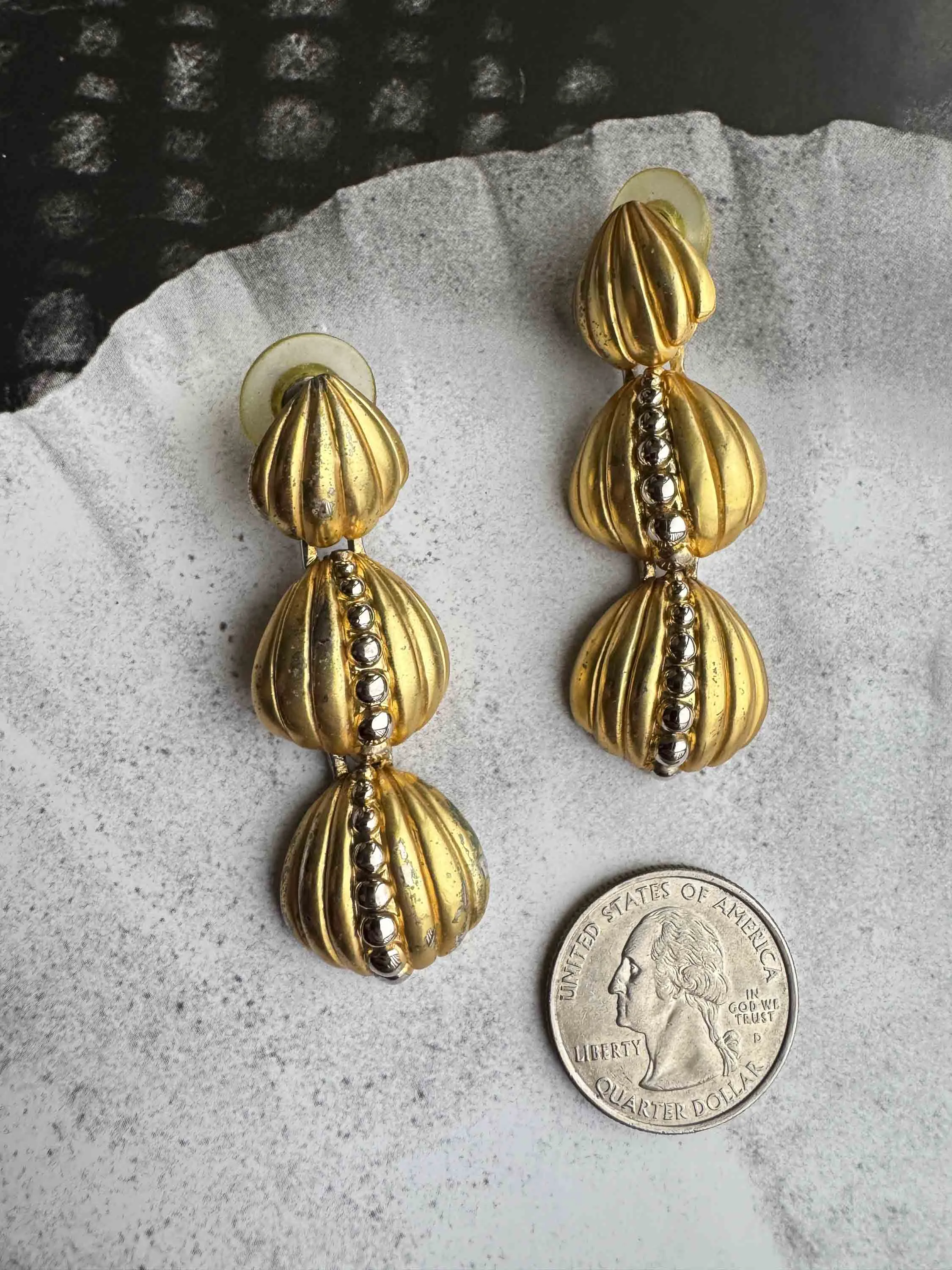 Vintage Gold Cascading Shell Earrings – Glamorous 1980s Dangle